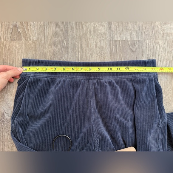 Lululemon Scuba Mid-Rise Wide-Leg Pant 7/8 Length *Velvet Cord True Navy Size 8 - Picture 8 of 12